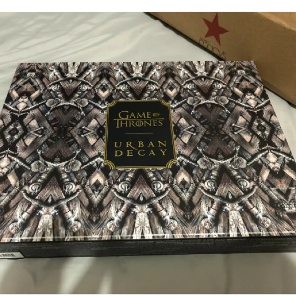 Urban Decay GoT Vault.  💥PRICE FIRM!!!!!!!!💥 NEVER USED - Picture 6 of 6